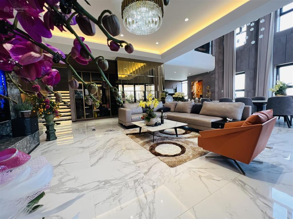 0368 973 *** penhouse siêu đẳng cấp trên không dt 301.5m2, 5 ngủ, 6vs, nội thất châu âu. sẵn sổ