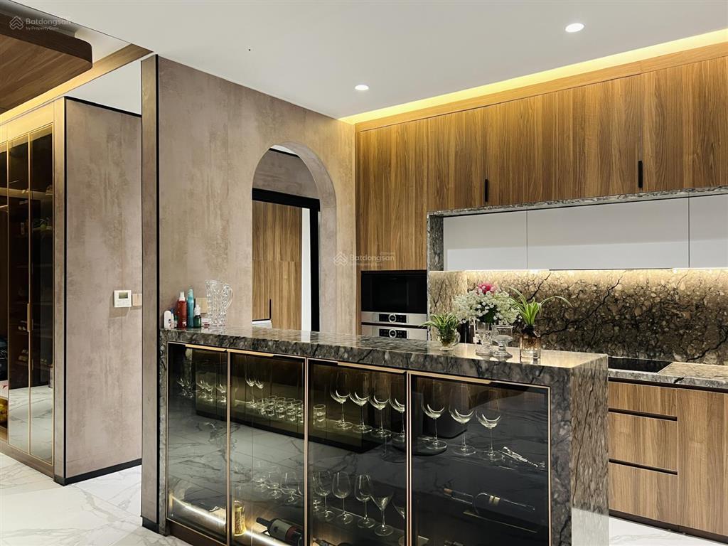 0368 973 *** penhouse siêu đẳng cấp trên không dt 301.5m2, 5 ngủ, 6vs, nội thất châu âu. sẵn sổ