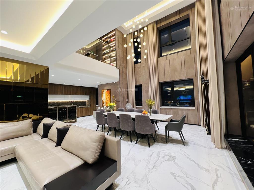 0368 973 *** penhouse siêu đẳng cấp trên không dt 301.5m2, 5 ngủ, 6vs, nội thất châu âu. sẵn sổ