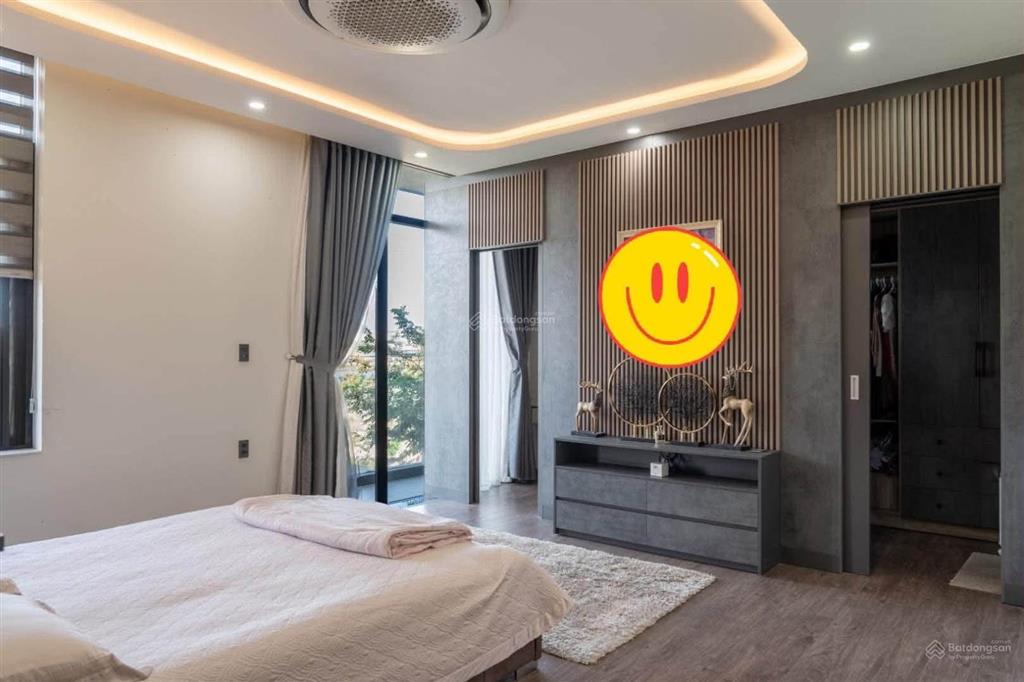 Cho thuê villa 2 mặt tiền khu đảo vip hòa xuân view pháo hoa siêu đẹp