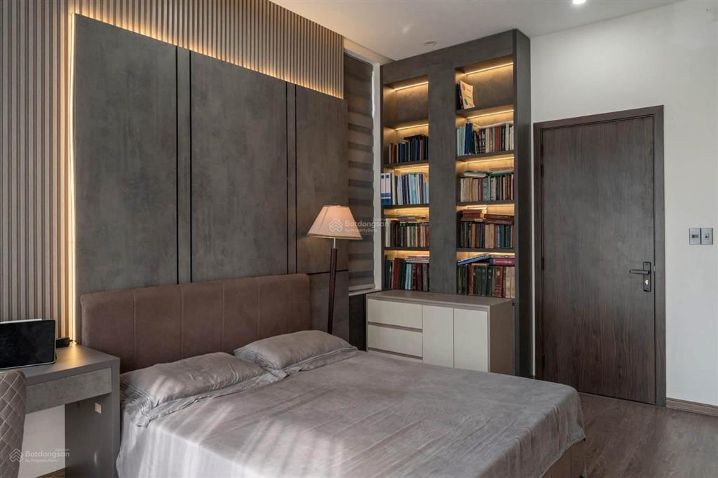 Cho thuê villa 2 mặt tiền khu đảo vip hòa xuân view pháo hoa siêu đẹp
