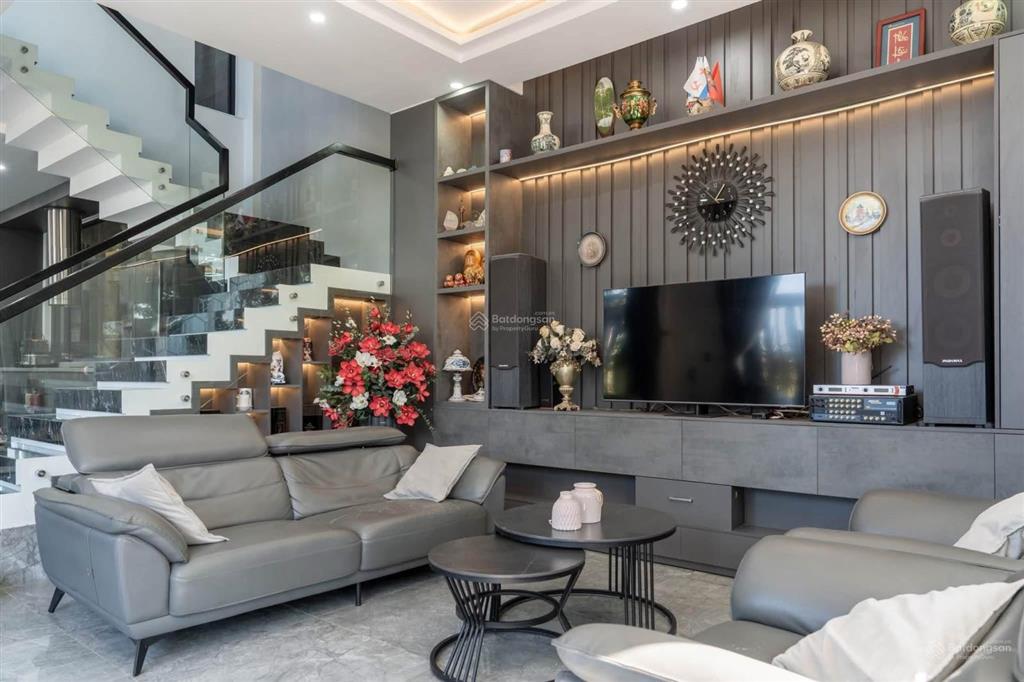Cho thuê villa 2 mặt tiền khu đảo vip hòa xuân view pháo hoa siêu đẹp