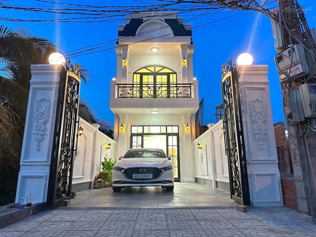 Bán nhà mới xây tân cổ điển đẹp ko tỳ vết thuộc mỹ phong, tp mỹ tho. gần 200m2. giá chỉ 3 tỷ 190 tr