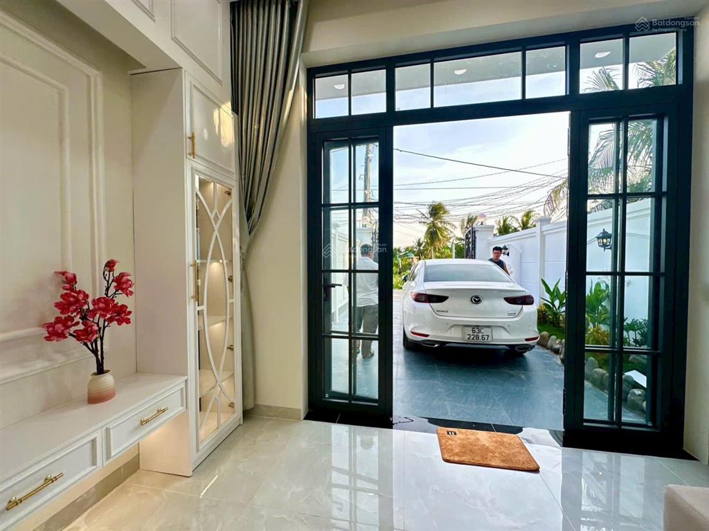 Bán nhà mới xây tân cổ điển đẹp ko tỳ vết thuộc mỹ phong, tp mỹ tho. gần 200m2. giá chỉ 3 tỷ 190 tr