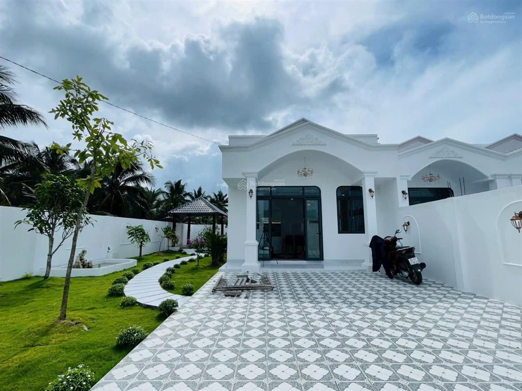 Bán nhà sân vườn rộng 326m2 thuộc mỹ phong, tp mỹ tho. nghĩ dưỡng