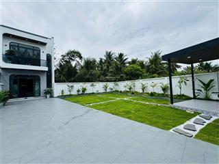 Nhà lầusân vườn rộng 300m2 mặt tiền đường huyện 94, trung an, tp mỹ tho. giá 3,9 tỷ