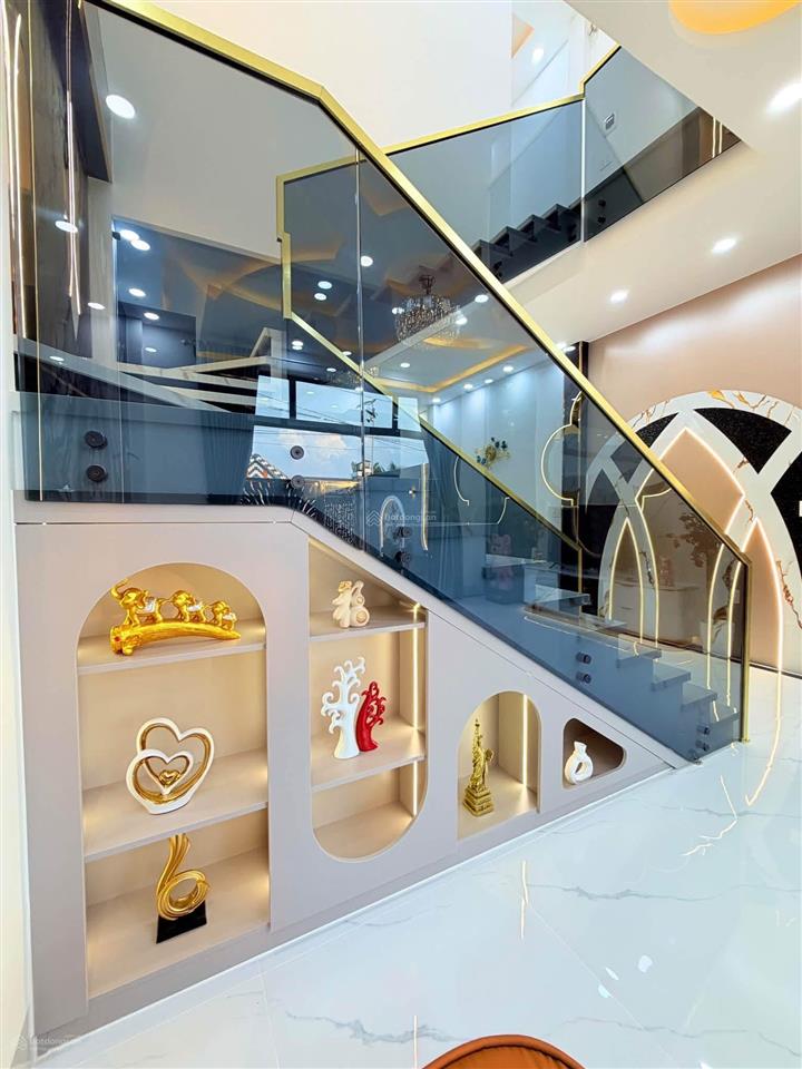 Nhà luxury với nội thất cao cấp, giá chỉ 2 tỷ 960 triệu