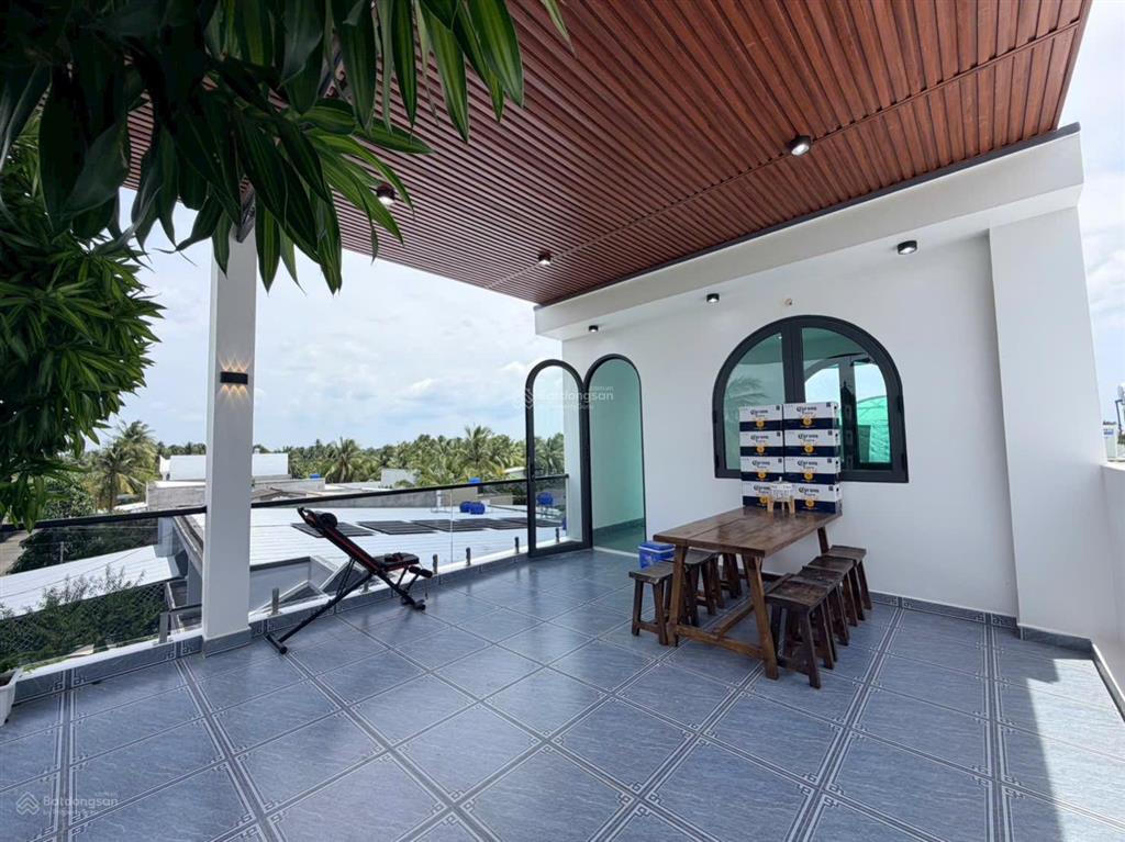 Nhà 2 lầu mới hoàn thiện đẹp lung linh, full nội thất cao cấp. thuộc phường đạo thạnh. giá 3,190 tỷ