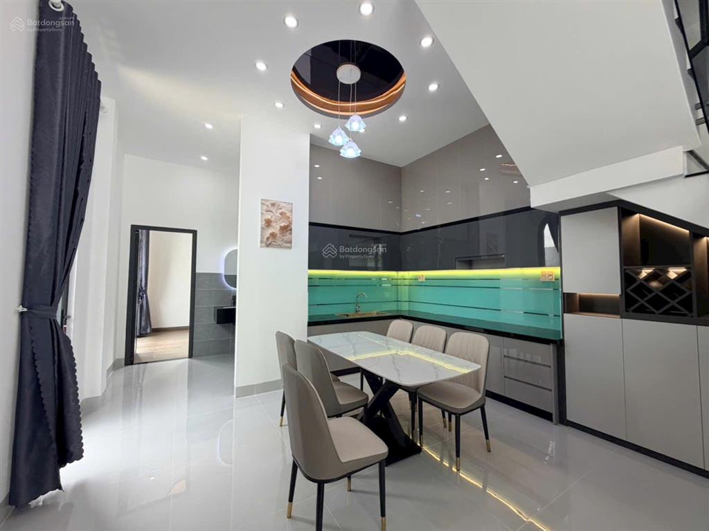 Nhà 2 lầu mới hoàn thiện đẹp lung linh, full nội thất cao cấp. thuộc phường đạo thạnh. giá 3,190 tỷ