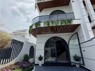 Nhà 2 lầu mới hoàn thiện đẹp lung linh, full nội thất cao cấp. thuộc phường đạo thạnh. giá 3,190 tỷ