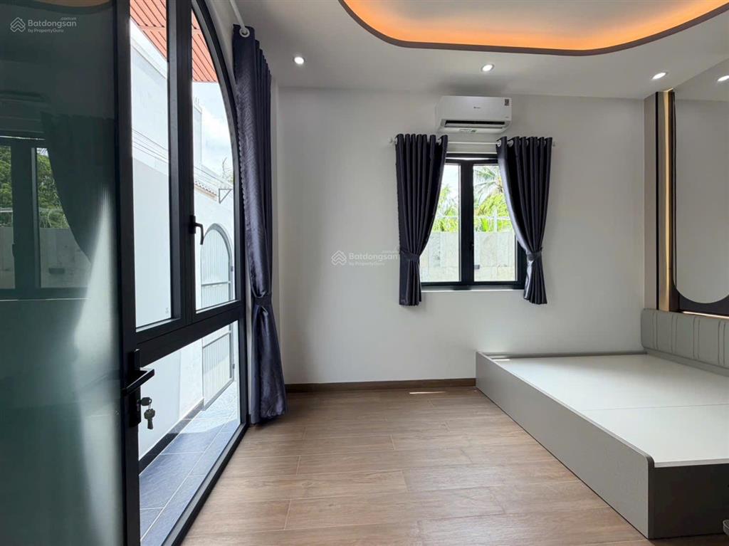 Nhà 2 lầu mới hoàn thiện đẹp lung linh, full nội thất cao cấp. thuộc phường đạo thạnh. giá 3,190 tỷ