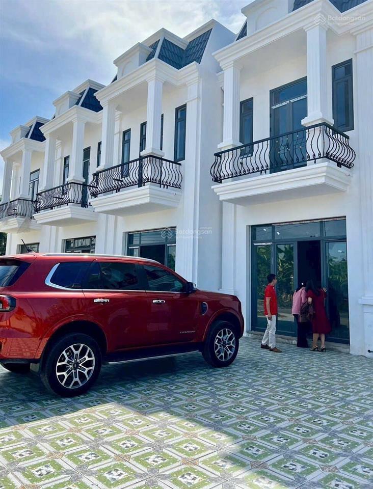 Chính chủ bán nhà 5*17m. giá 2,3 tỷ tại bến cát, đối diện chợ