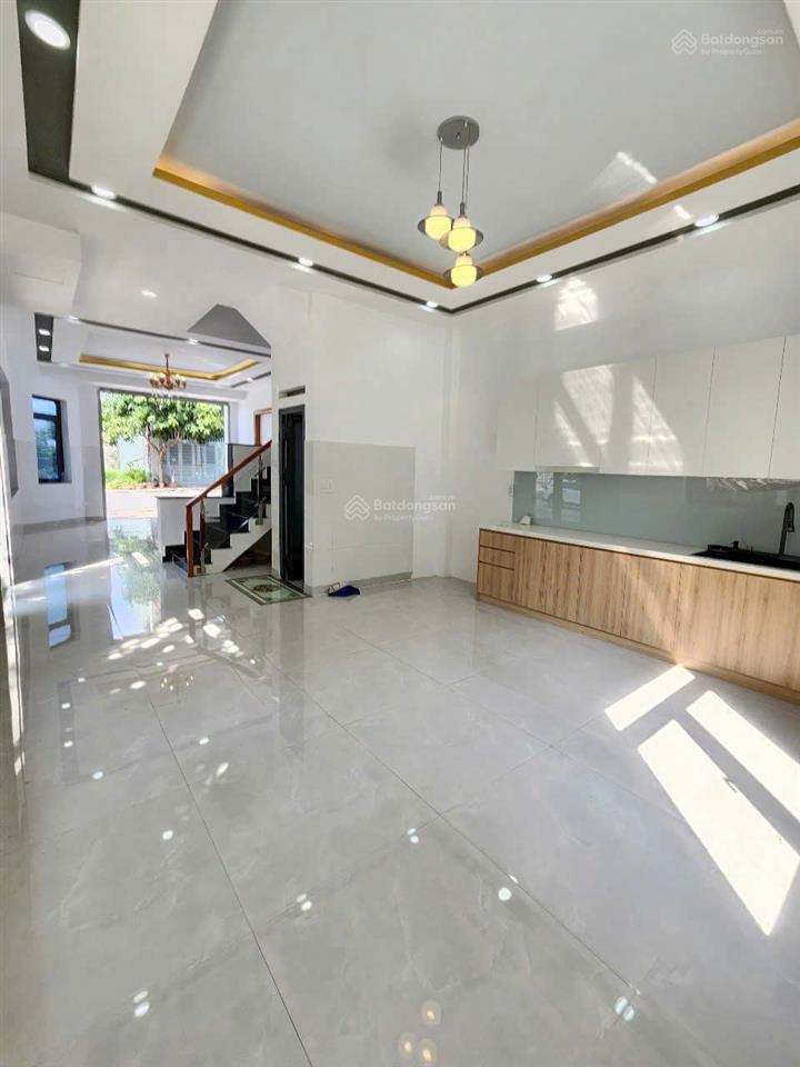 Chính chủ bán nhà 5*17m. giá 2,3 tỷ tại bến cát, đối diện chợ
