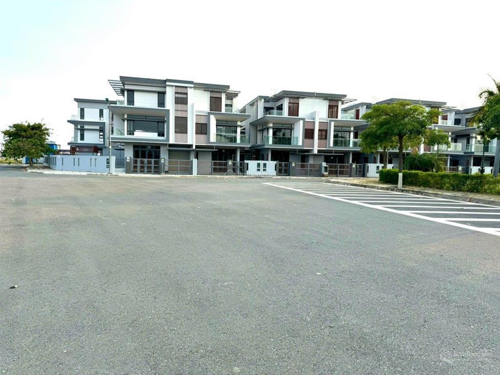 Bán căn nhà góc 2 mặt tiền mặt phố tại nguyễn duy trinh, 8,8 tỷ, 100m2 tiềm năng tăng giá cao