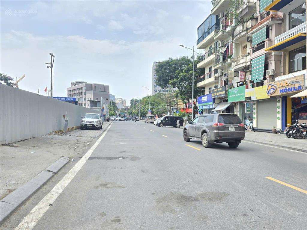 Cực hiếm mặt phố ngọc khánh hè 8m đối diện vinhomes triển lãm giảng võ 39m2 3 tầng 30.26 tỷ ba đình