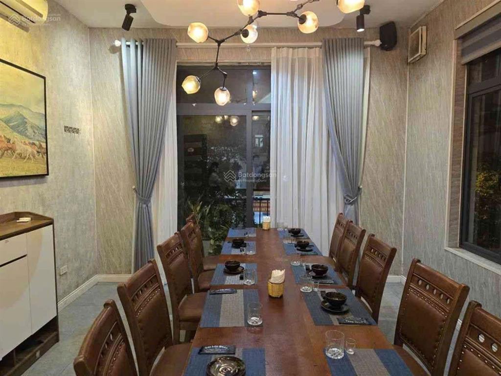 Siêu phẩm vàng giữa trung tâm vị trí độc tôn 10 năm mới có 1 căn bán, 0983 713 ***