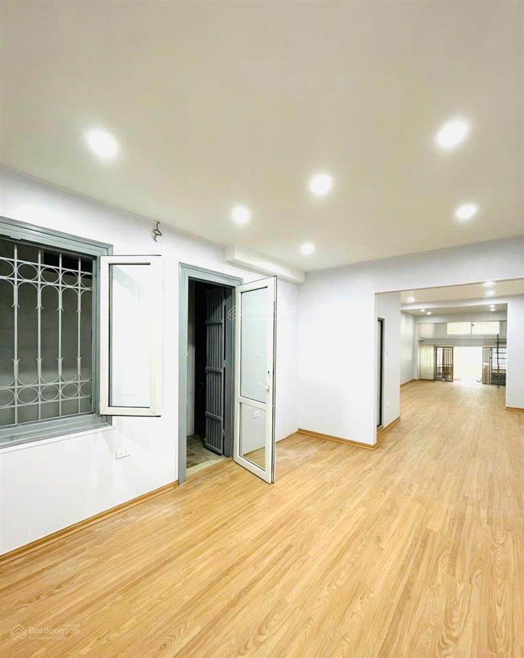 Tập thể sở công an tầng 1 kinh doanh ngõ thông  20m ra mặt phố nguyên hồng, 0983 713 ***
