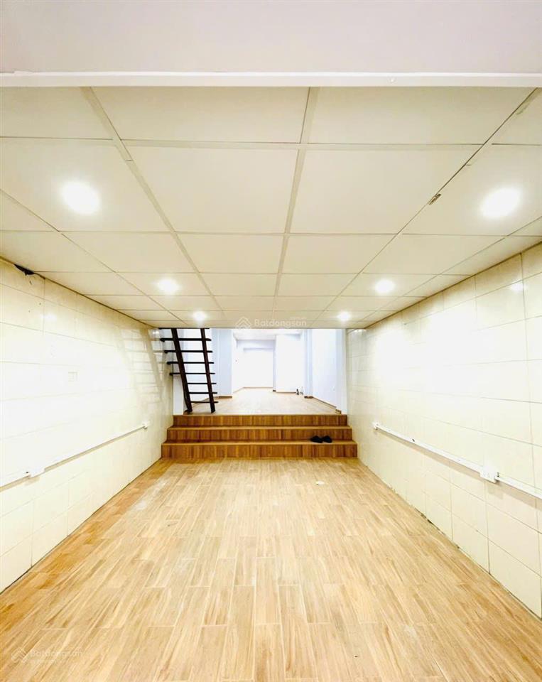Tập thể sở công an tầng 1 kinh doanh ngõ thông  20m ra mặt phố nguyên hồng, 0983 713 ***