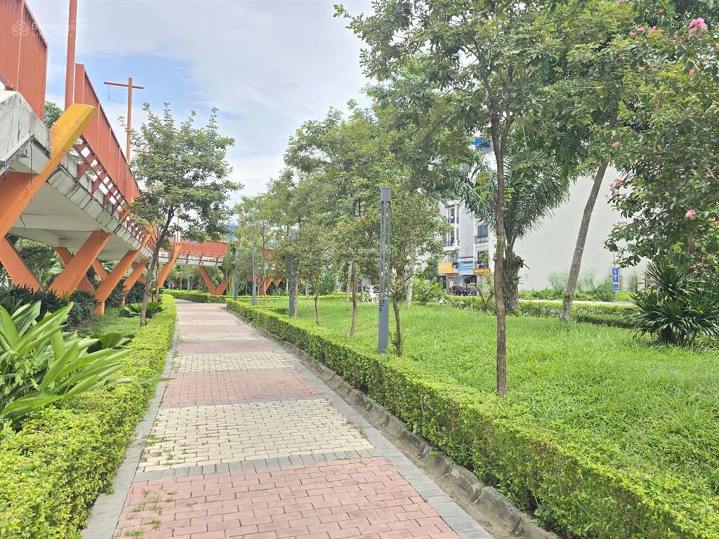 Chủ đang thế chấp sổ ngân hàng cần bán gấp đất phân lô ngọc thụy, 2 mặt ngõ, ô tô tránh 30m2 9,5 tỷ