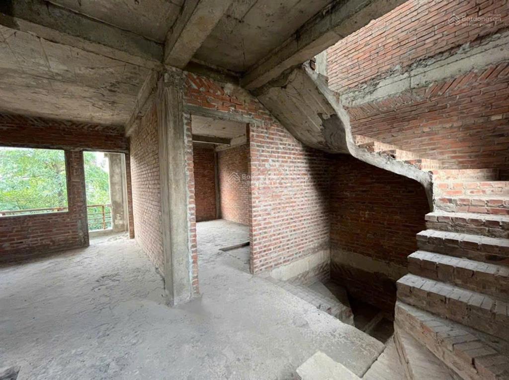 Cực hiếm biệt thự sân vườn thạch bàn 3 mặt thoáng ô chờ thang máy 129.9m2 33 tỷ