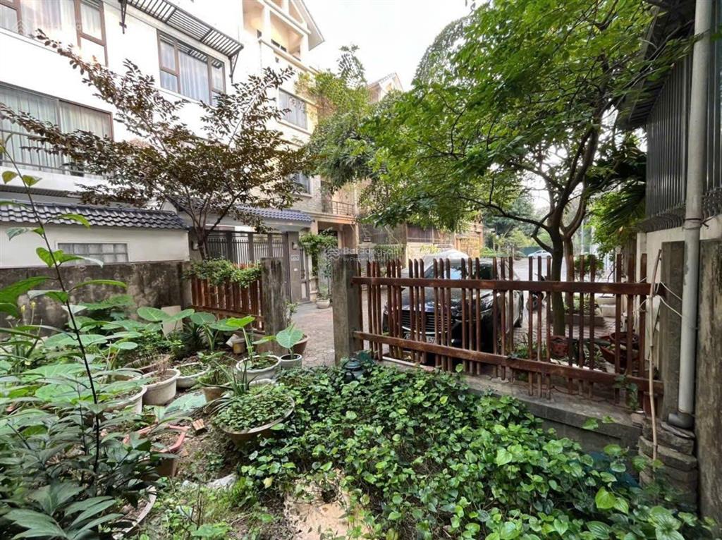 Cực hiếm biệt thự sân vườn thạch bàn 3 mặt thoáng ô chờ thang máy 129.9m2 33 tỷ