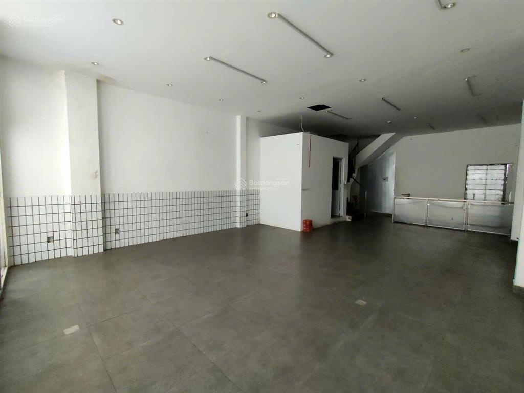 Mặt bằng đẹp ngay nguyễn thị minh khai 6x14m, 4 tầng | từng là con cưng | 130tr/tháng