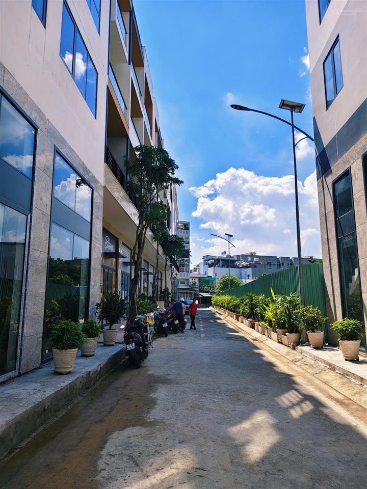 Dành cho khách hàng việt kiều bán nhà phố the sholi tp.hcm 64m2, 6 tầng, dtsd 356m2, sổ sẵn