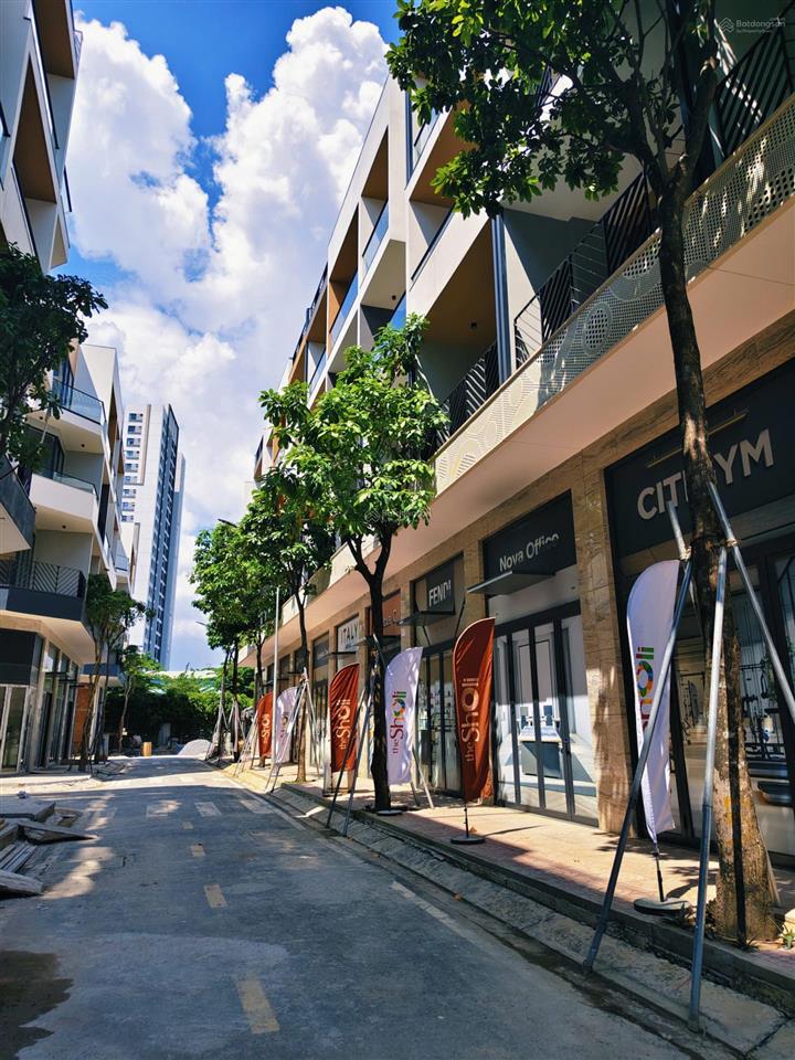 Dành cho khách hàng việt kiều bán nhà phố the sholi tp.hcm 64m2, 6 tầng, dtsd 356m2, sổ sẵn