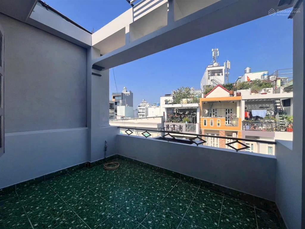 Diện tích 4 x 22,5m, nhà 2 lầu, sân thượng. đường thống nhất, gò vấp, hcm