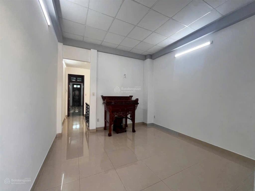 Diện tích 4 x 22,5m, nhà 2 lầu, sân thượng. đường thống nhất, gò vấp, hcm