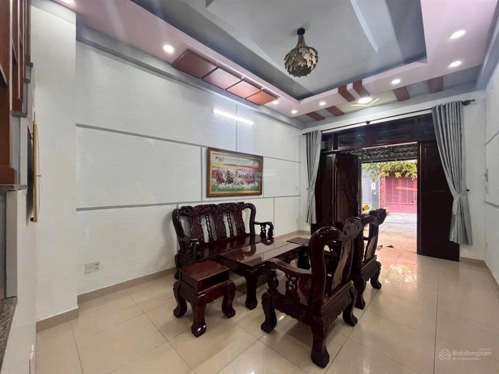 Diện tích 4 x 22,5m, nhà 2 lầu, sân thượng. đường thống nhất, gò vấp, hcm