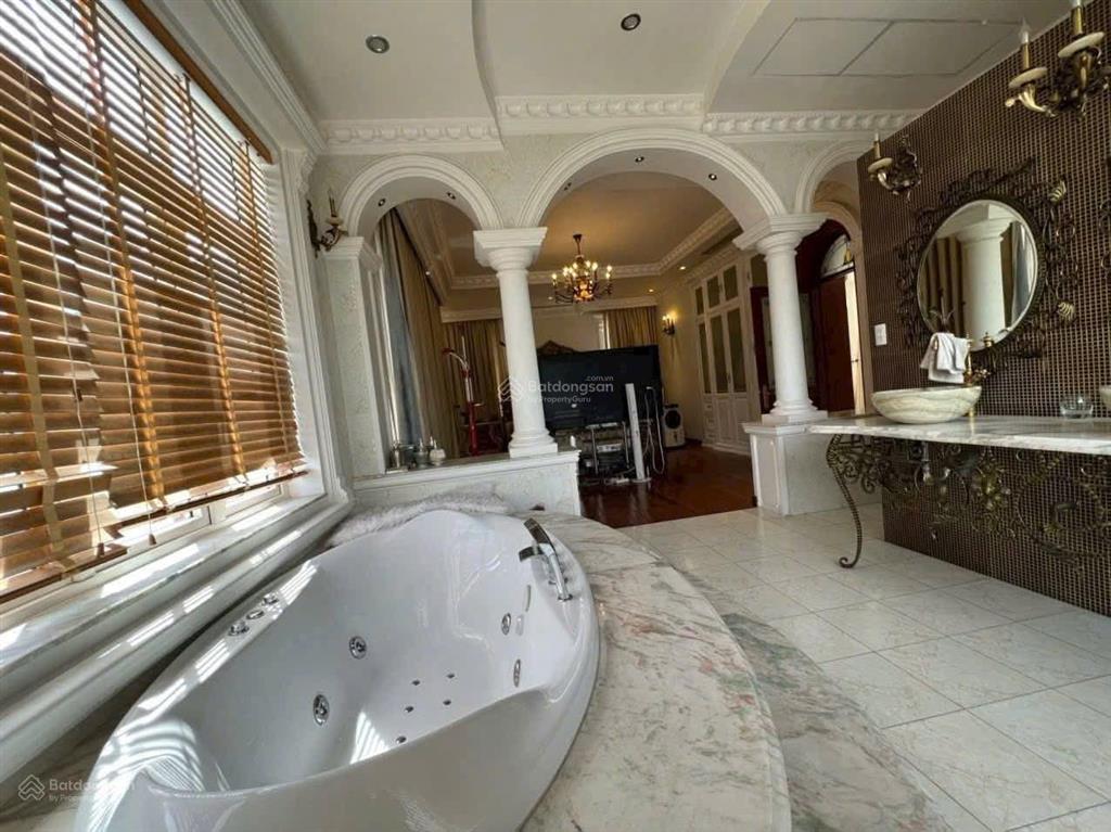 Biệt thự phong cách châu âu có hồ bơ hiếm nhất quận 7 liền kề phú mỹ hưng dt 600m2 đất 76 tỷ (tl)