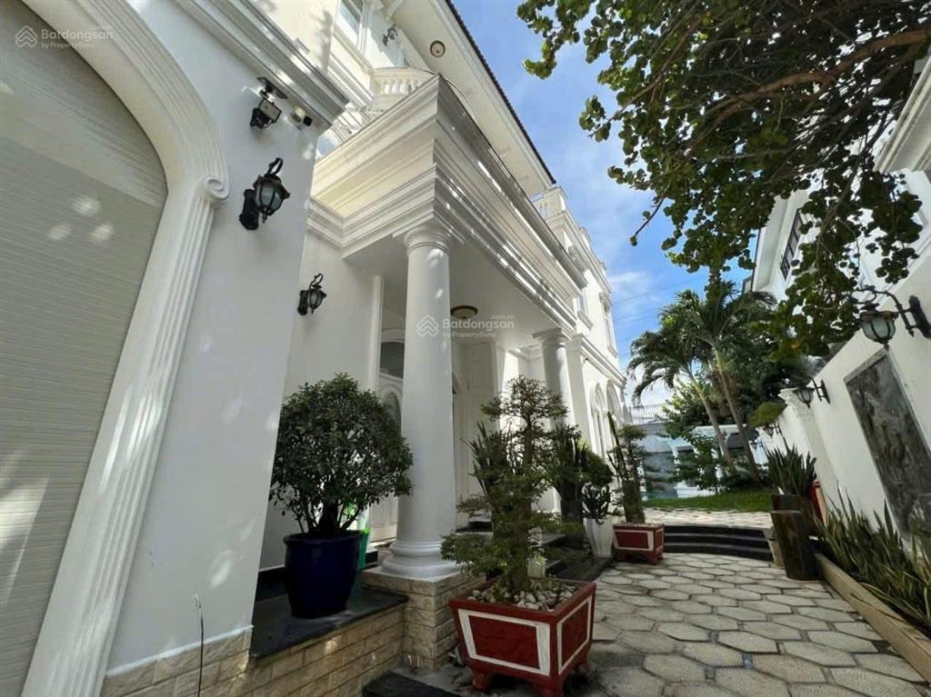 Biệt thự phong cách châu âu có hồ bơ hiếm nhất quận 7 liền kề phú mỹ hưng dt 600m2 đất 76 tỷ (tl)
