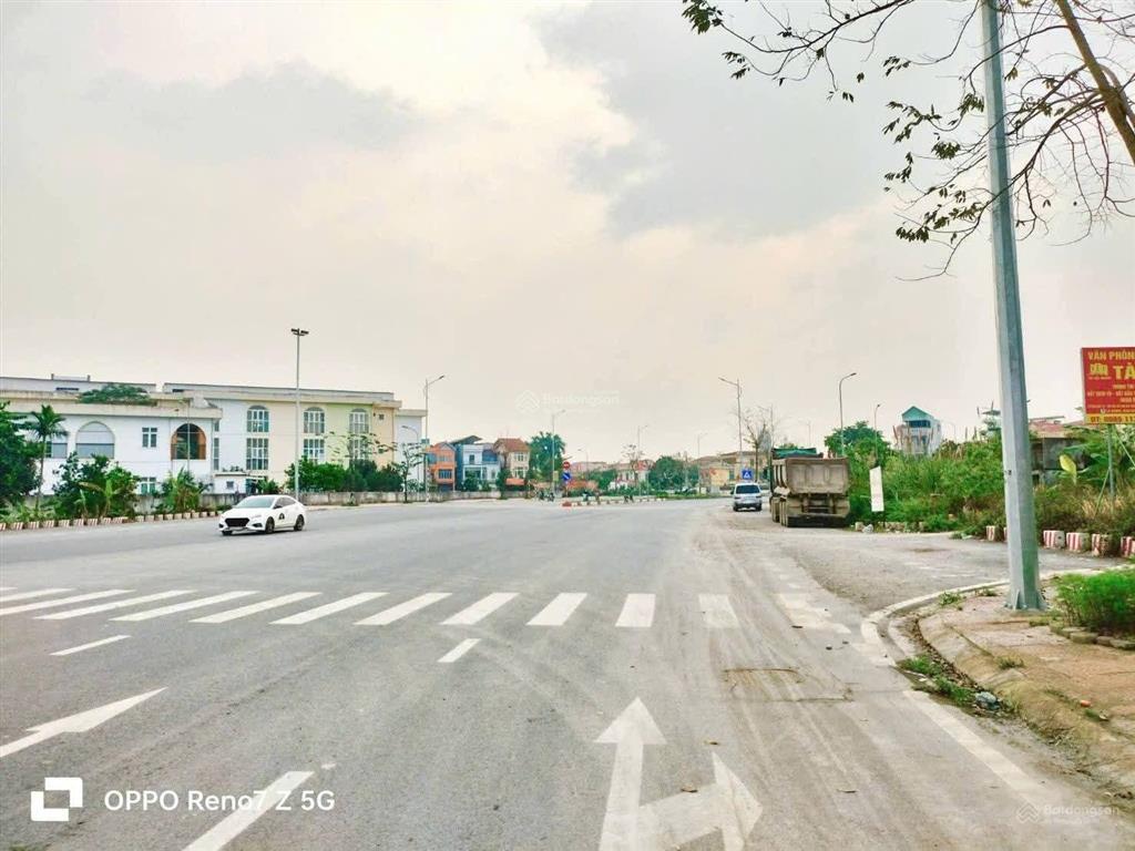 Chỉ tầm 5 tỷ có thương lượng có ngay 54m thổ cư lại yên vuông đét. sau lưng là kđt mailand quá đẹp