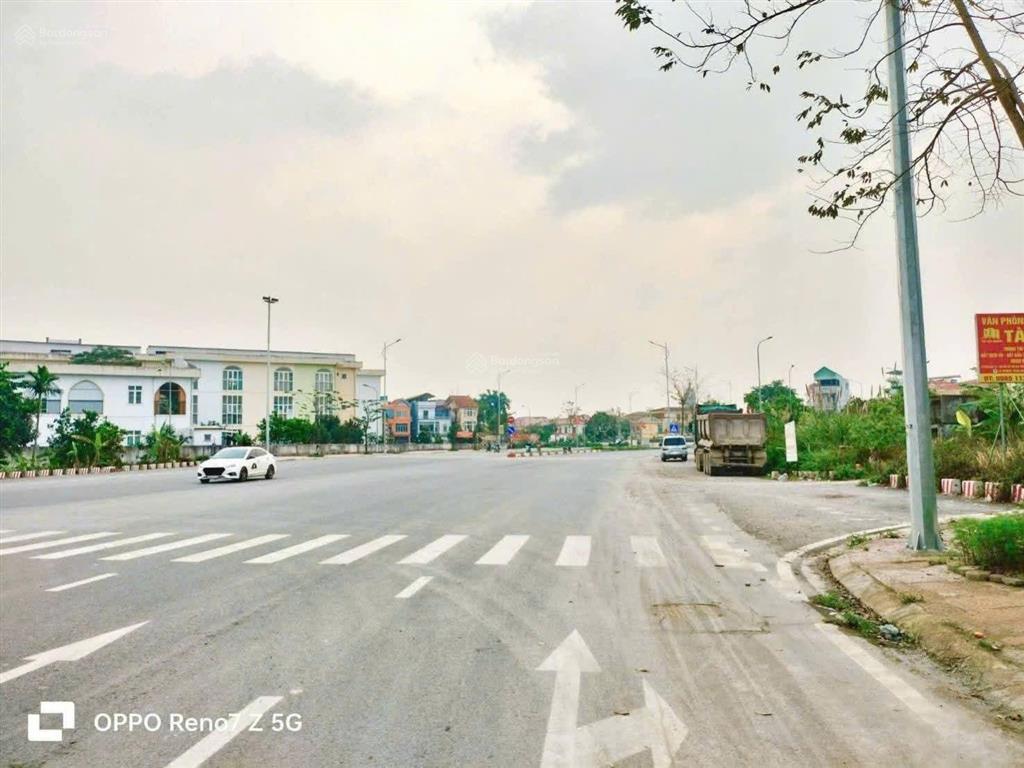 Rẻ quá 62m2 dv lại yên vuông đẹp, sát đô thị. hướng đông đón mặt trời  chỉ hơn 6 tỷ  ô tô đỗ cửa