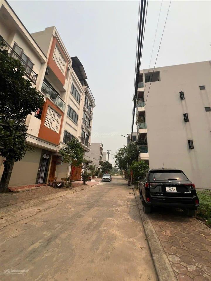 Rẻ quá 62m2 dv lại yên vuông đẹp, sát đô thị. hướng đông đón mặt trời  chỉ hơn 6 tỷ  ô tô đỗ cửa