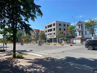 Rẻ quá  chỉ hơn 5 tỷ đã có lô đất 52m tại dịch vụ lại yên  đường 2 ô tô tránh nhau, vỉa hè 2m