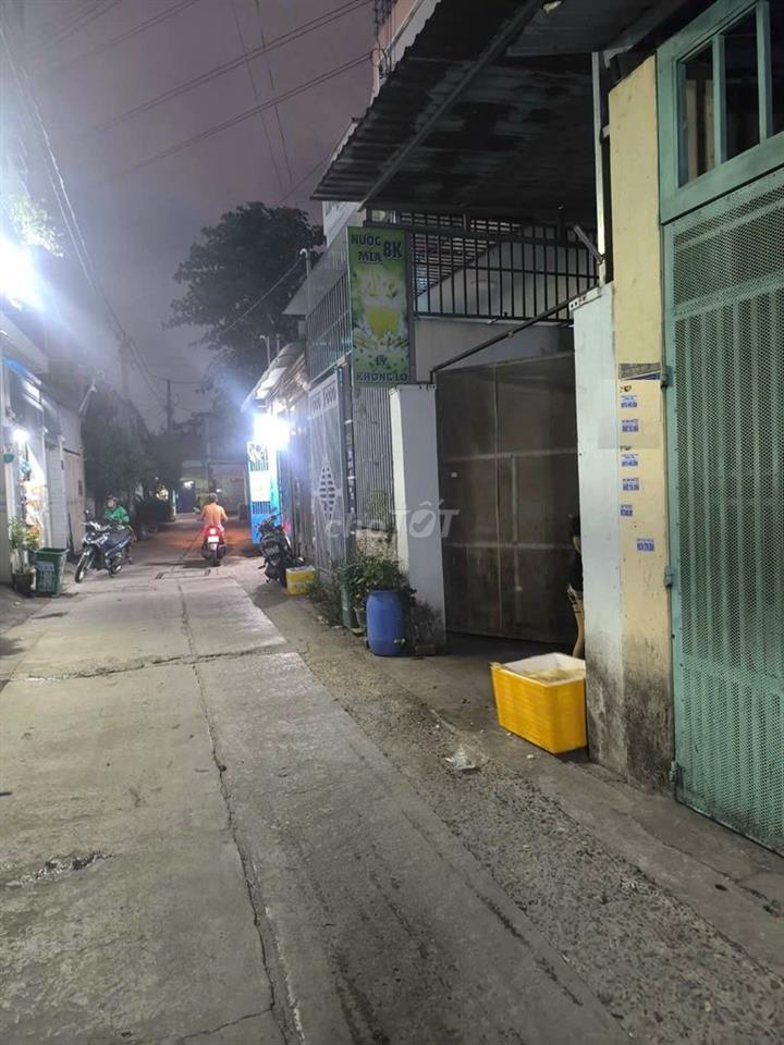 NHÀ SHR SAU LƯNG CÔNG VIÊN PHẦN MỀM QUANG TRUNG, 3,2x22m, HẺM XE HƠI