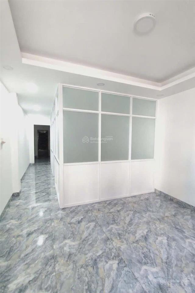 Quận 6 cc bình phú 2pn lầu 1 sát mega market giá 2,3tỷ