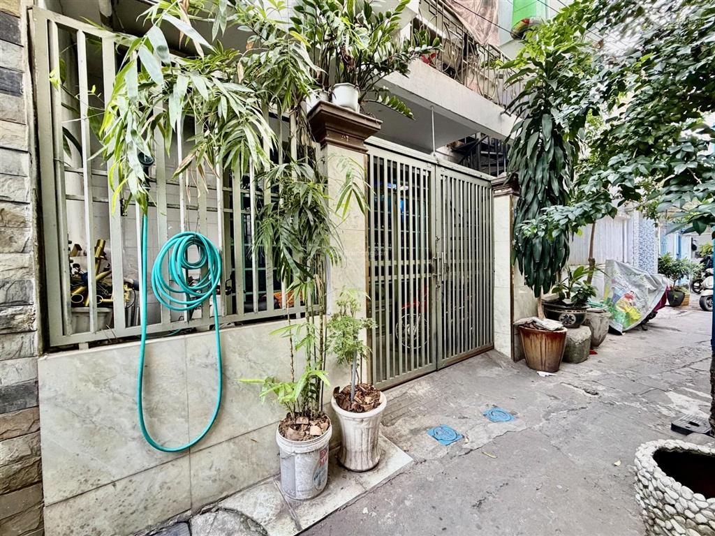 Tân bình sát quận 10 dt 55m2 ngang gần 6m giá 5,4tỷ