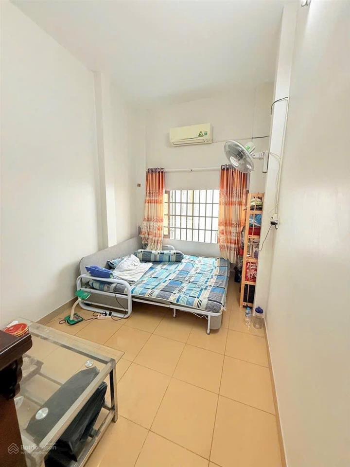 Bán nhà ngay ga t3 sân bay 4 tầng btct, hoàn công đủ giá 3,65 tỷ