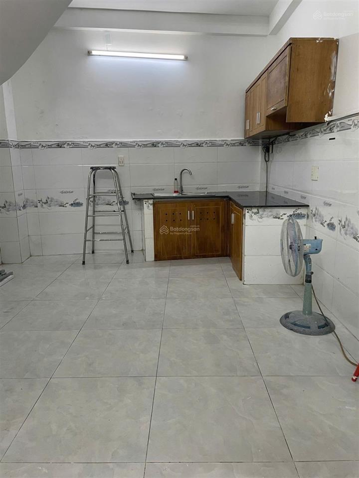 Giảm gấp 400 triệu giá mới 3,55 tỷ kế bên quận 10  4 tầng đúc cứng cáp vài bước ra hẻm xe hơi