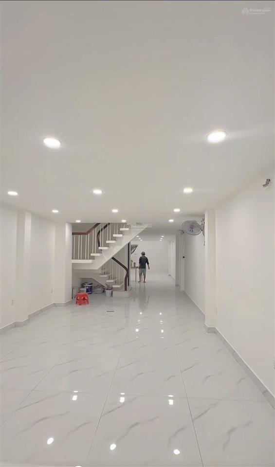 Mặt tiền thành thái q10 kinh doanh đa ngành diện tích khủng 4x33m giá chỉ 65 tr/tháng