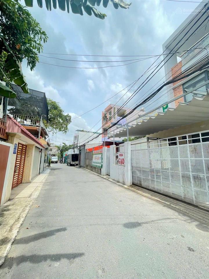 Ngay trung tâm linh chiểu  sát bên đại học ngân hàng nhà 3 tầng ngang 5.5m cn 110m2  giá cực tốt.