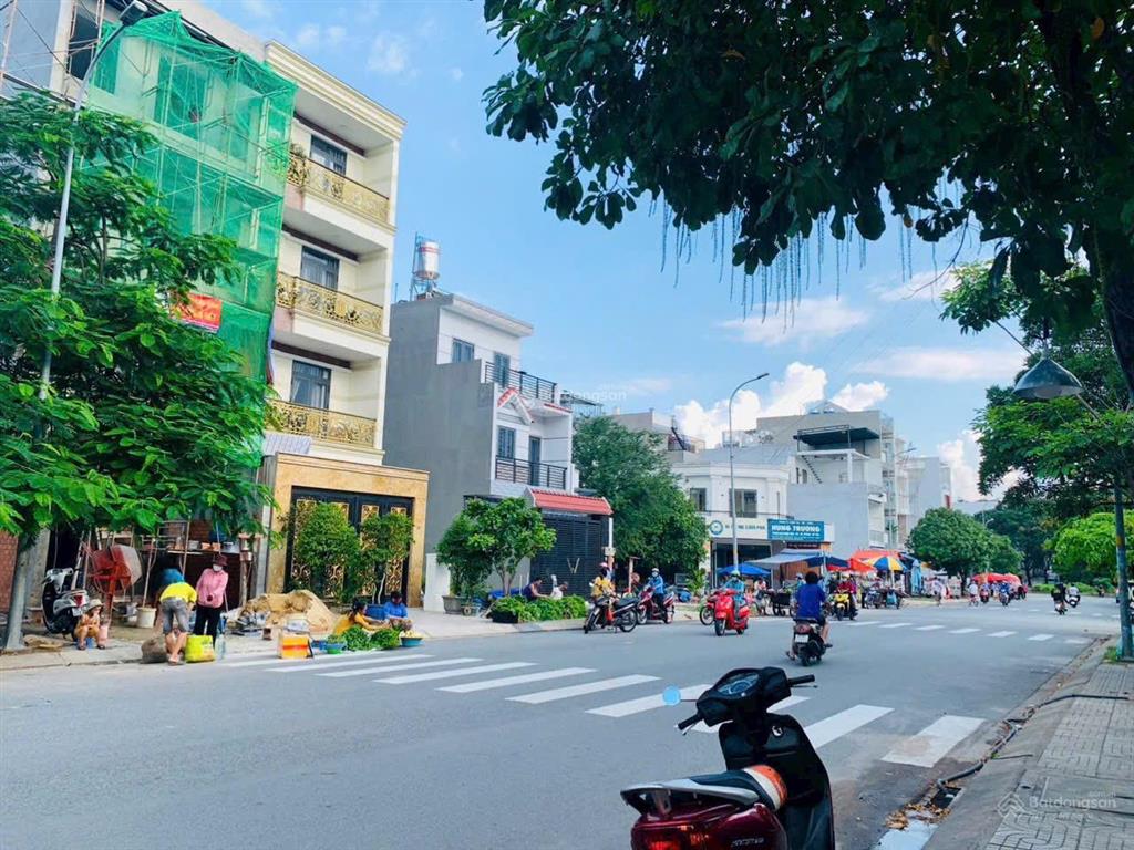 Bán lô đất khu tái định cư êm đềm  đoạn sung nhất  đẹp kinh doanh được.
