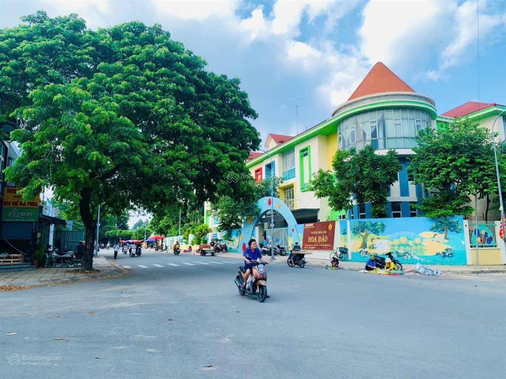 Bán lô đất khu tái định cư êm đềm  đoạn sung nhất  đẹp kinh doanh được.