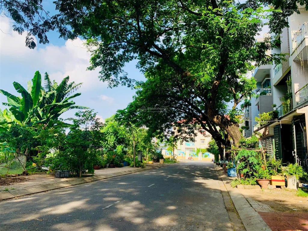 Bán lô đất khu tái định cư êm đềm  đoạn sung nhất  đẹp kinh doanh được.
