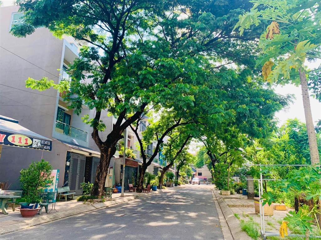 Bán lô đất khu tái định cư êm đềm  đoạn sung nhất  đẹp kinh doanh được.