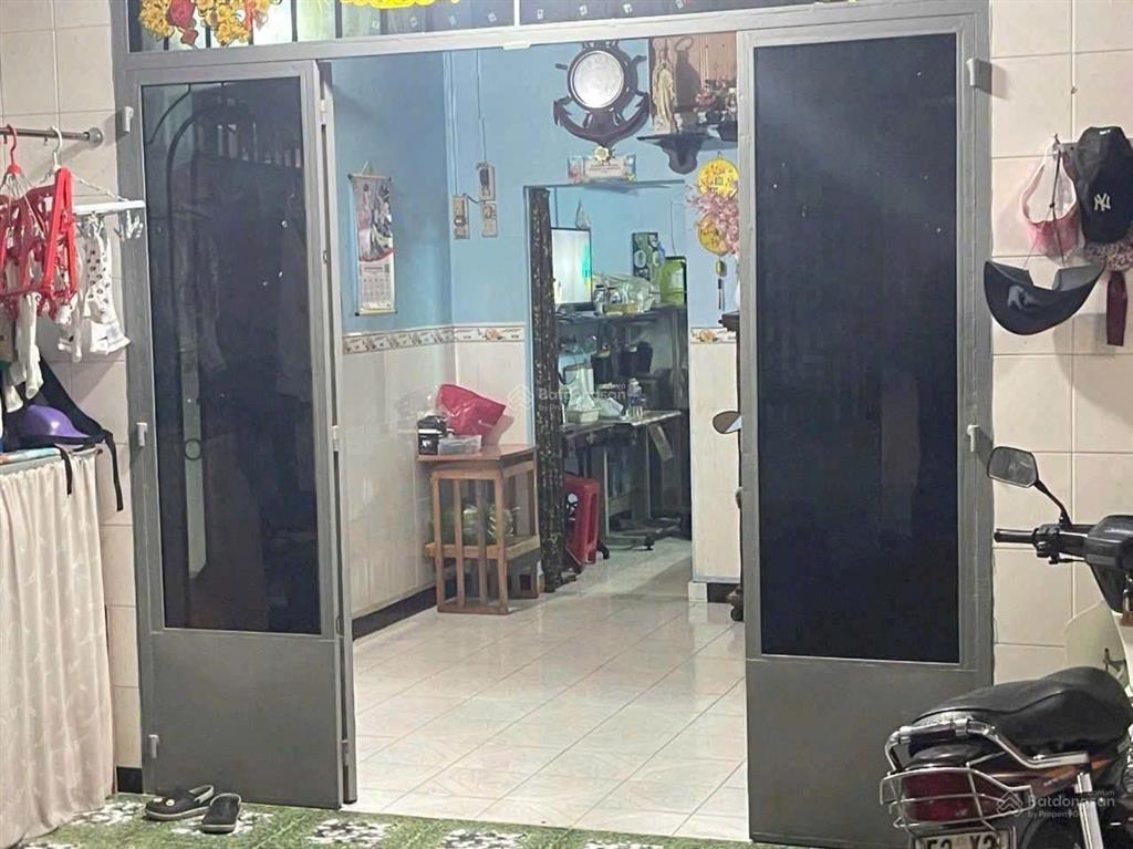 Bán đất tặng nhà c4 đang cho thuê 9tr/ tháng 120 m2 (5.7x 21) hẻm oto tiện xây mới hoặc chdv