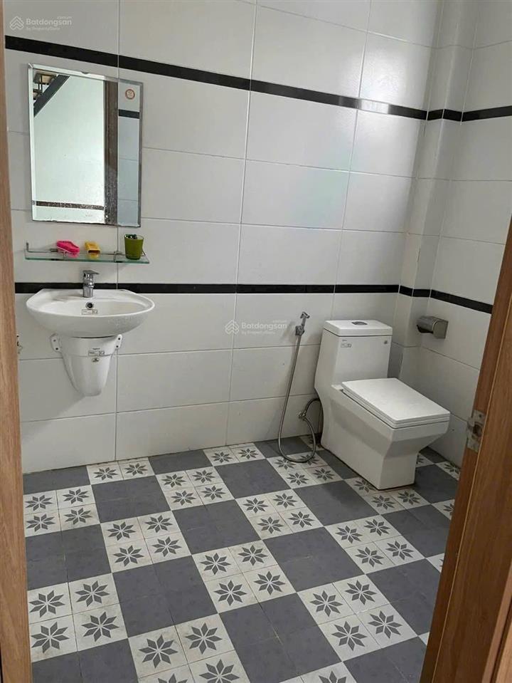 Chính chủ cho thuê căn nhà nguyên căn đường gò dưa 90m2 1 trệt 1 lầu giá tốt.